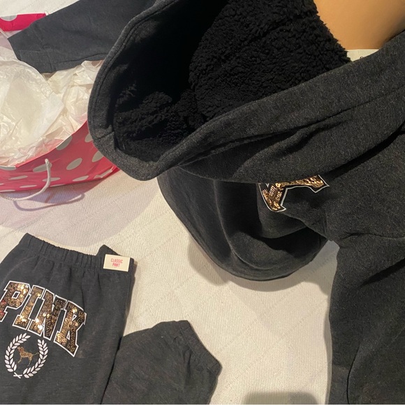 NWT VS PINK SHERPA LINED HOODED BLING SET - Picture 3 of 10